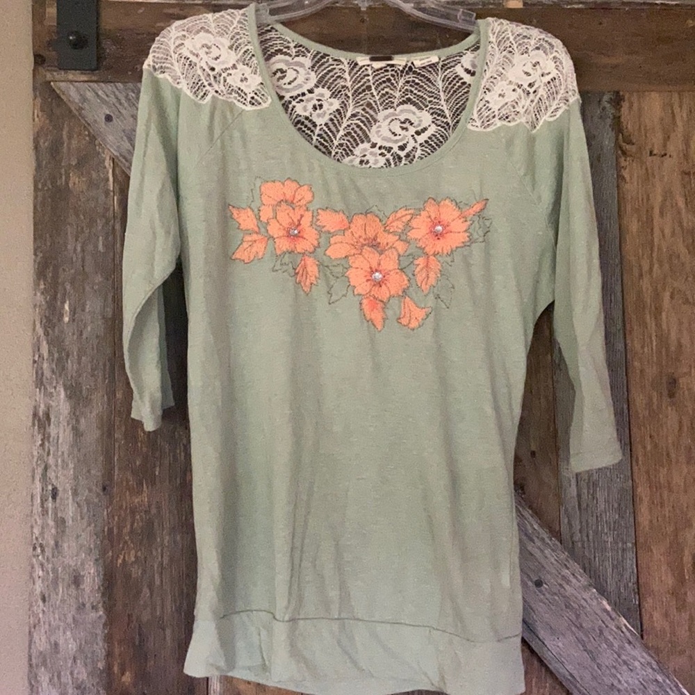 3/4 length shirt